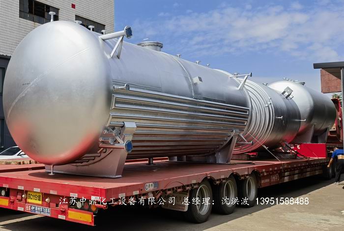 外盤(pán)半圓直管式加熱的臥式保溫不銹鋼儲(chǔ)罐 即將發(fā)貨